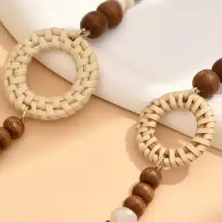Alternative view of Collier long bois