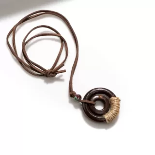 Collier pour homme en bois – Image 3