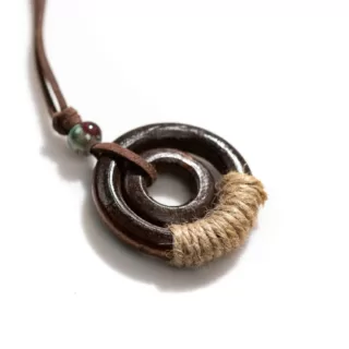 Alternative view of Collier pour homme en bois
