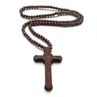 Collier croix chretienne bois