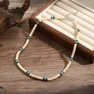 Alternative view of Collier perles en bois multicolores