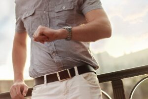 guide des bijoux pour-homme adaptes aux-tenues decontractees
