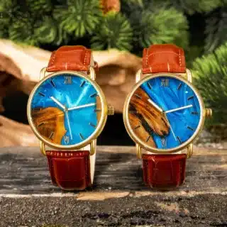 Alternative view of Montre bois et bleu