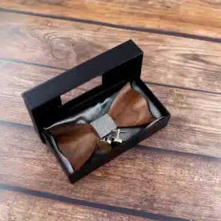 Alternative view of Noeud papillon en bois