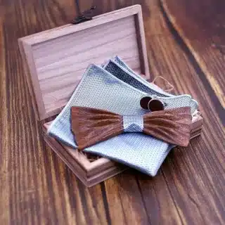 Alternative view of Noeud en bois mariage