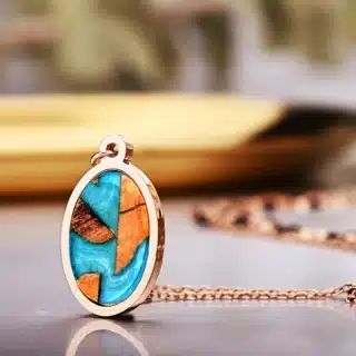 Collier en bois