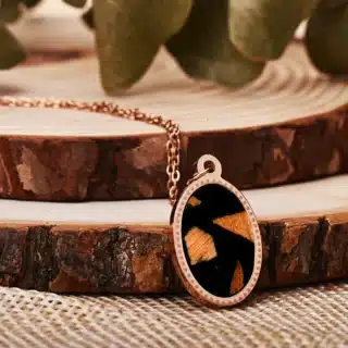Collier en bois