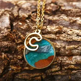 Collier en bois